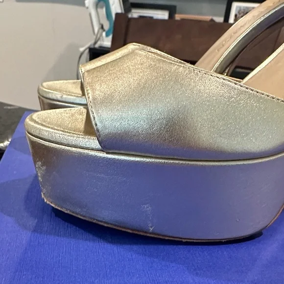 Stuart Weitzman Metallic Gold Heels - Picture 6 of 9